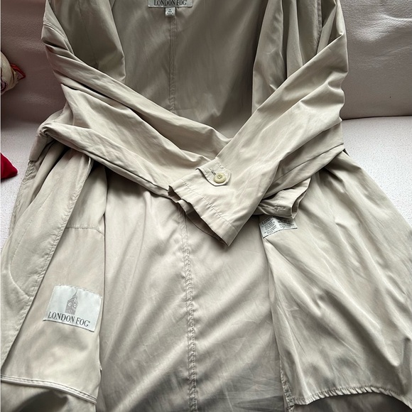 London Fog Coat - Picture 14 of 14